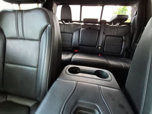 Used 2020 Chevrolet Silverado 1500 High Country w/ Technology Package AWD/4WD image 6