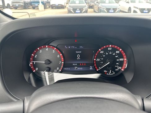 Used 2025 Nissan Frontier PRO-4X image 19