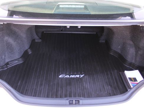 Used 2017 Toyota Camry SE image 13