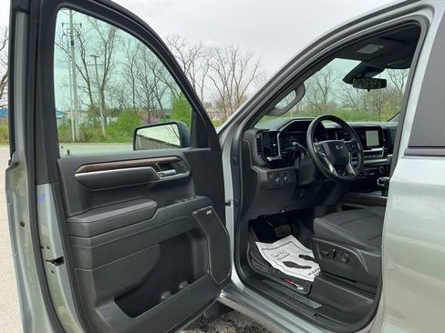 Used 2023 Chevrolet Silverado 1500 RST AWD/4WD image 15