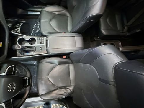 Used 2023 Toyota Highlander Limited image 22