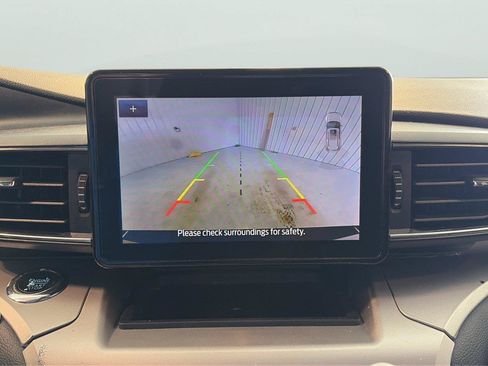 Used 2022 Ford Explorer XLT w/ Equipment Group 202A RWD image 19
