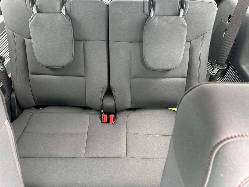 Used 2026 Ford Explorer Active AWD/4WD image 11