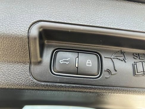 Used 2020 Ford Explorer Platinum w/ Premium Technology Package image 24