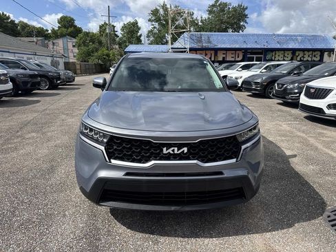 Used 2023 Kia Sorento LX FWD image 2