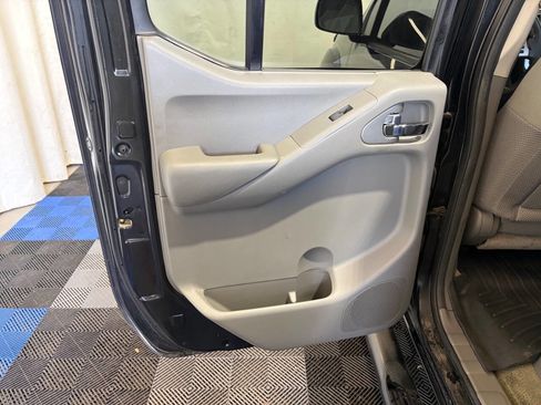 Used 2014 Nissan Frontier SV AWD/4WD image 9