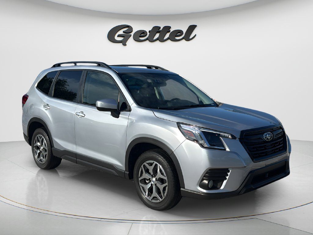 Used 2023 Subaru Forester Premium AWD/4WD image 3
