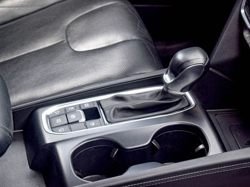 Used 2020 Hyundai Santa Fe Limited AWD/4WD image 9