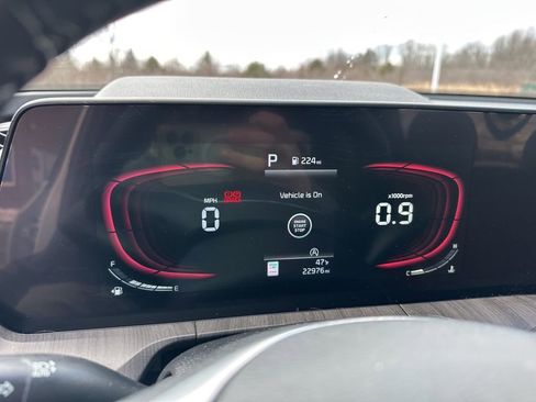 Used 2024 Kia Telluride EX w/ EX Captain's Chair Package image 10