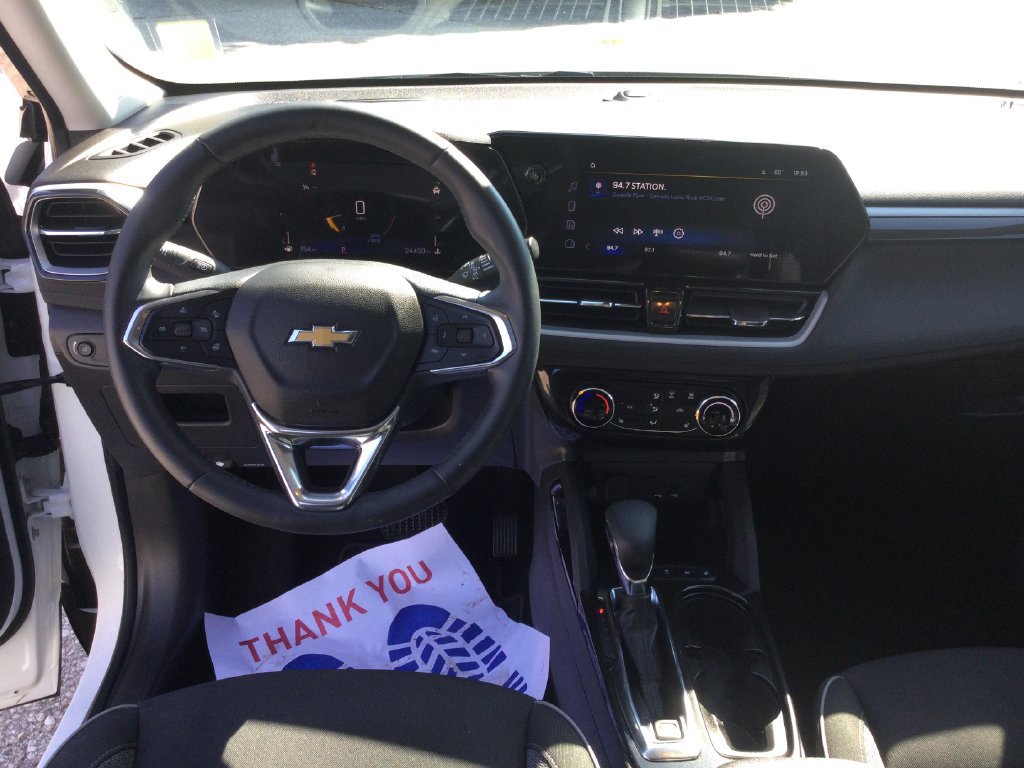Used 2024 Chevrolet TrailBlazer LT w/ LT Cold Weather Package FWD image 14