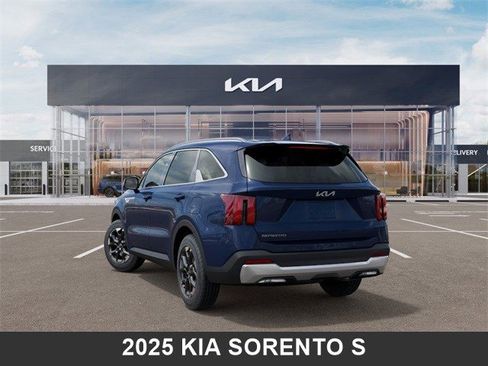 Used 2025 Kia Sorento S image 4