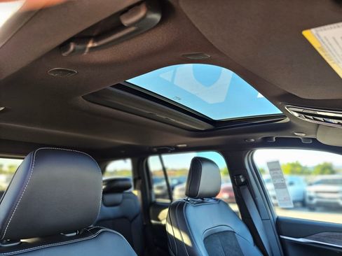 New 2026 Jeep Grand Cherokee Altitude image 28