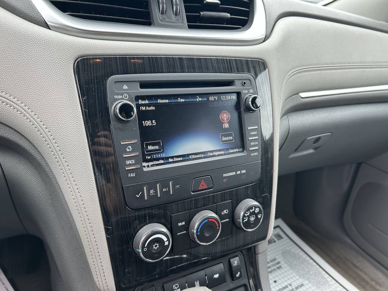 Used 2017 Chevrolet Traverse LT w/ Style and Technology Package FWD image 12