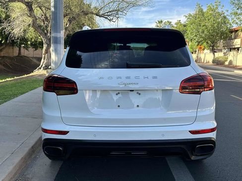 Used 2016 Porsche Cayenne AWD/4WD image 7