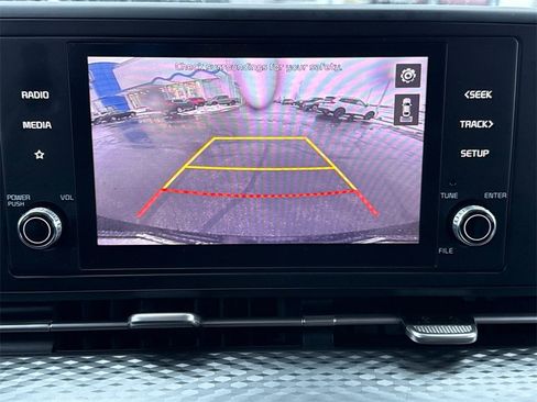 Used 2022 Kia Carnival LX image 26