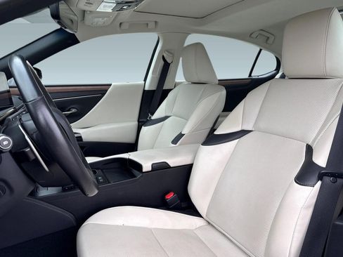 Used 2025 Lexus ES 300h w/ Premium Package FWD image 24
