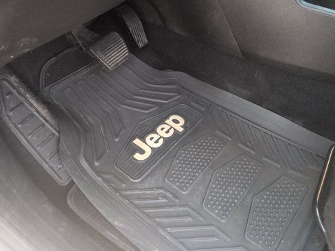 Used 2021 Jeep Renegade Latitude AWD/4WD image 18