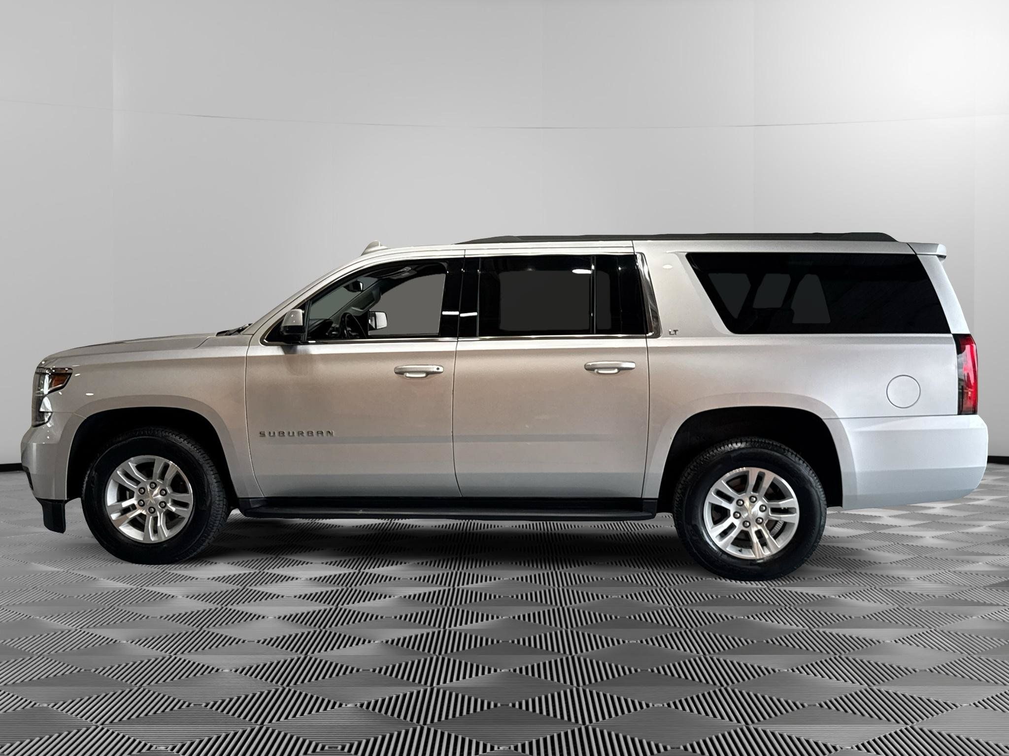 Used 2020 Chevrolet Suburban LT AWD/4WD image 2