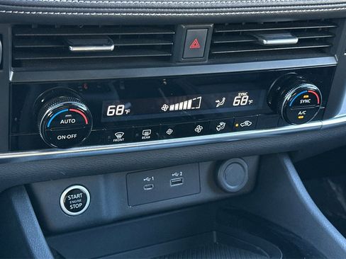 Used 2023 Nissan Rogue SV image 23