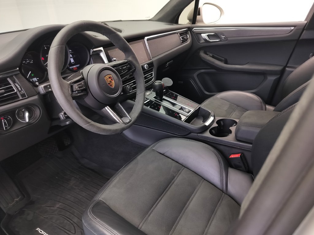 Used 2023 Porsche Macan GTS AWD/4WD image 4