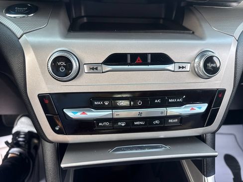 Used 2023 Ford Explorer XLT w/ Equipment Group 202A AWD/4WD image 40