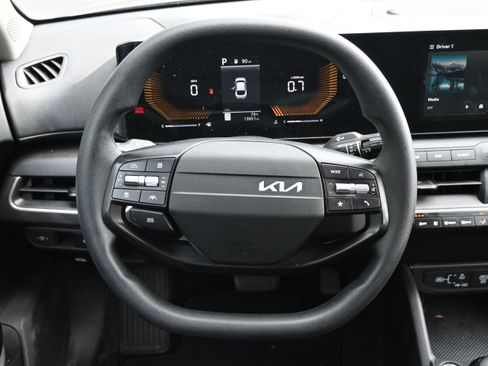 Used 2025 Kia K4 FWD image 6