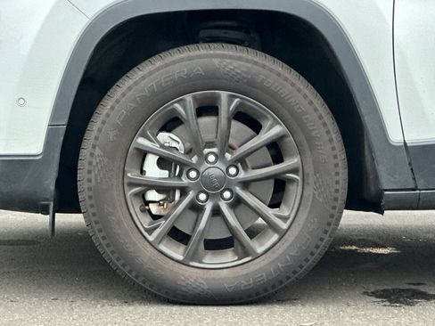 Used 2023 Jeep Cherokee Altitude Lux image 27