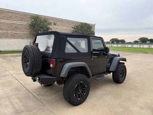 Used 2017 Jeep Wrangler Sport w/ Connectivity Group AWD/4WD image 4