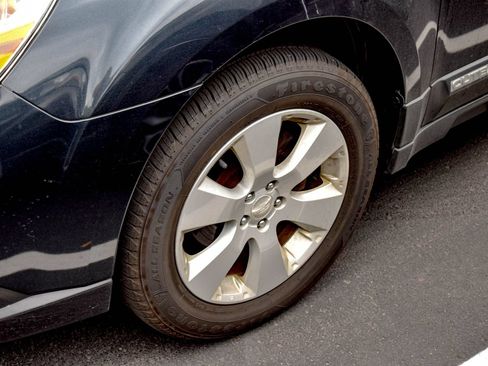 Used 2010 Subaru Outback 2.5i Premium AWD/4WD image 12
