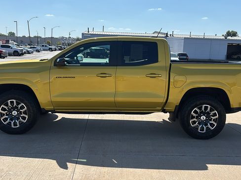 Used 2023 Chevrolet Colorado Z71 w/ Z71 Convenience Package 2 image 6