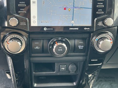 Used 2021 Toyota 4Runner TRD Off-Road AWD/4WD image 23