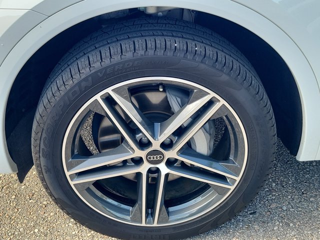 Used 2024 Audi Q5 e Prestige AWD/4WD image 9