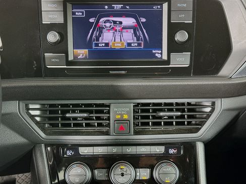 Used 2024 Volkswagen Jetta SE image 23