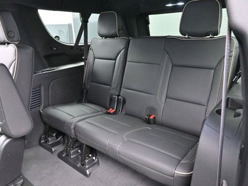 Used 2024 Chevrolet Suburban Premier AWD/4WD image 31