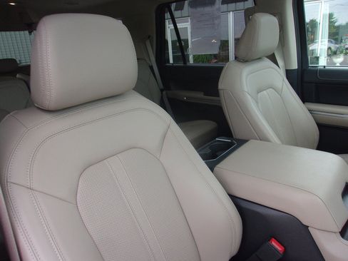 Used 2022 Ford Expedition Limited AWD/4WD image 14