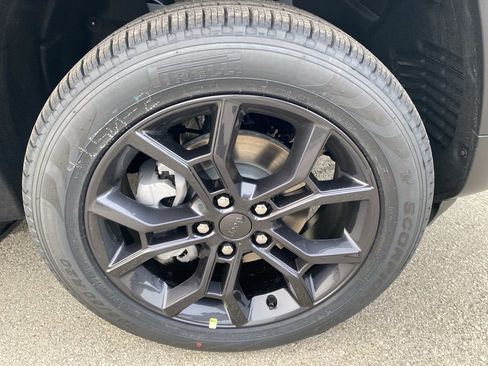 New 2025 Jeep Grand Cherokee Limited image 7