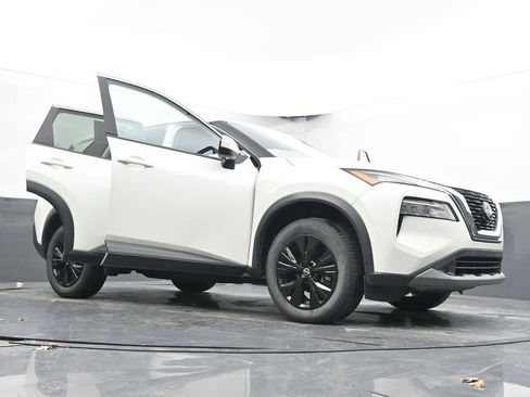 Used 2023 Nissan Rogue SV image 69