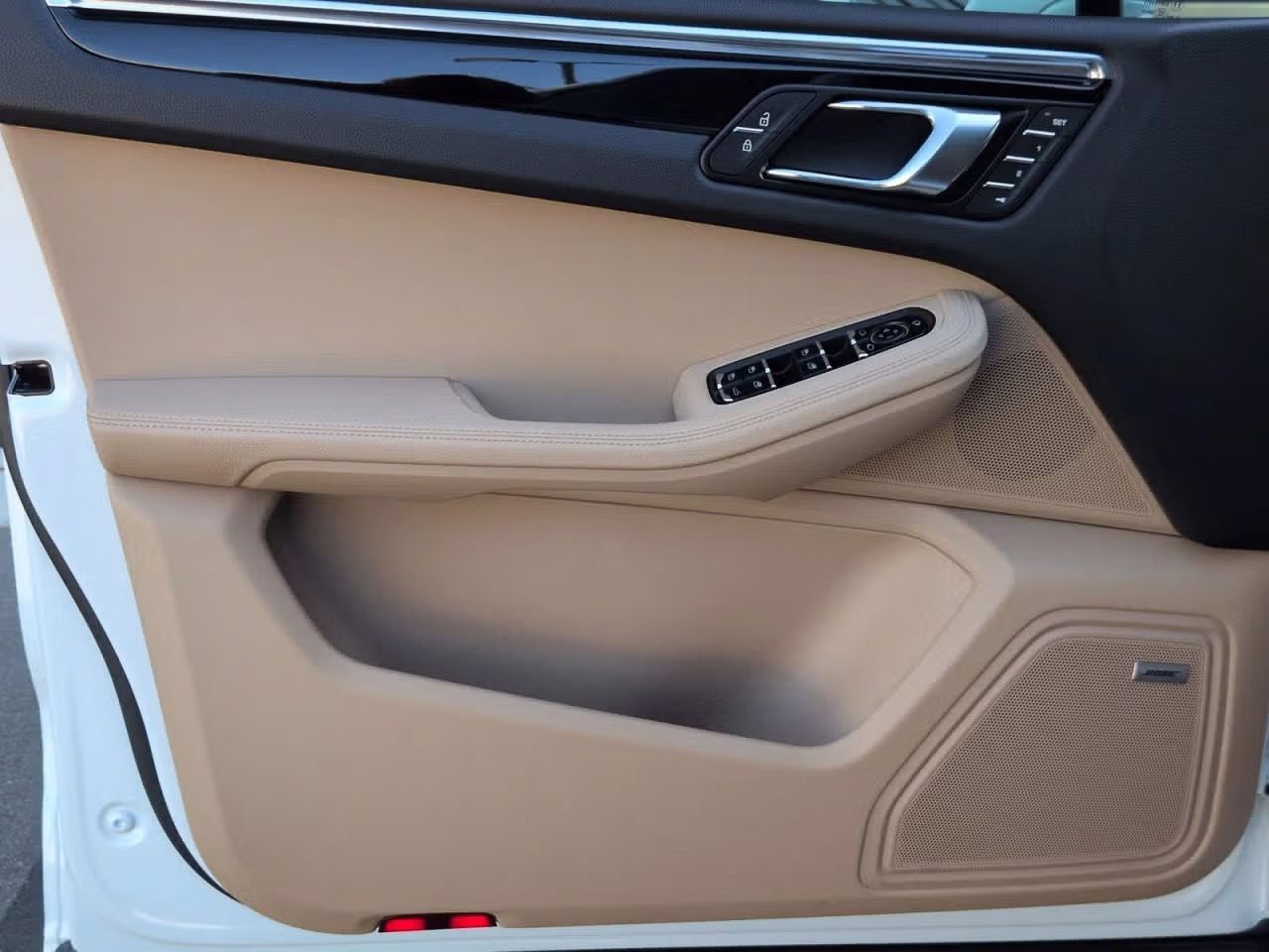 Certified 2026 Porsche Macan AWD/4WD image 14