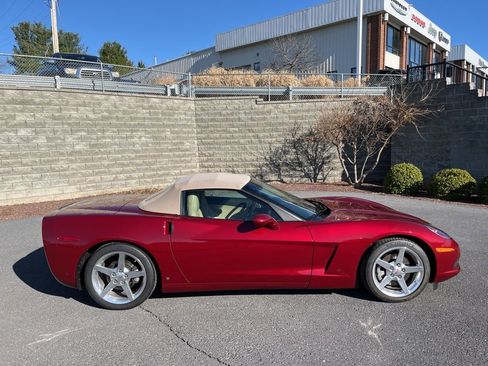 Used 2006 Chevrolet Corvette Convertible w/ Preferred Equipment Group image 3