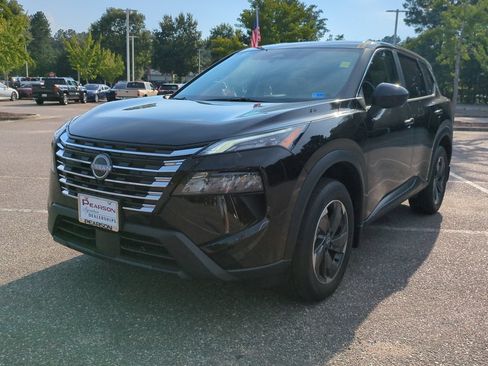 Used 2026 Nissan Rogue SV FWD image 8
