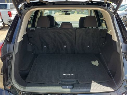 Used 2025 Nissan Rogue SV FWD image 8