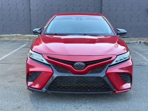 Used 2020 Toyota Camry SE FWD image 2