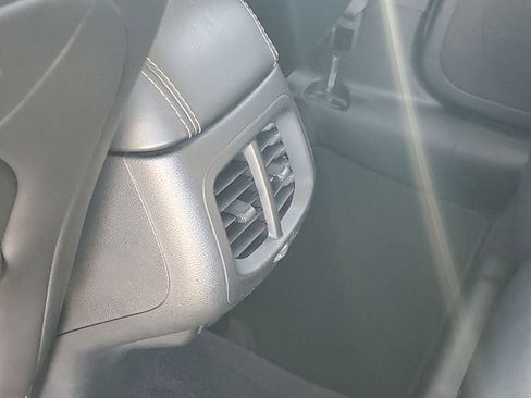 Used 2018 Jeep Cherokee Limited FWD image 11