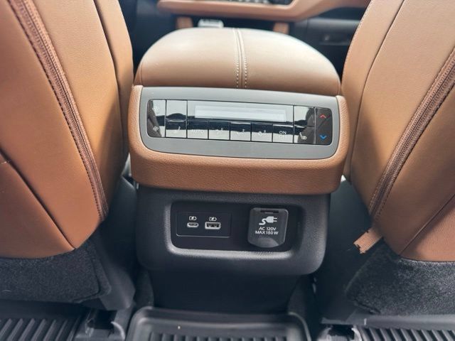 Used 2025 Nissan Pathfinder Platinum FWD image 16