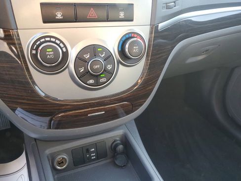 Used 2011 Hyundai Santa Fe GLS image 19