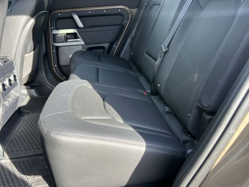 Certified 2024 Land Rover Defender 110 X-Dynamic SE image 31