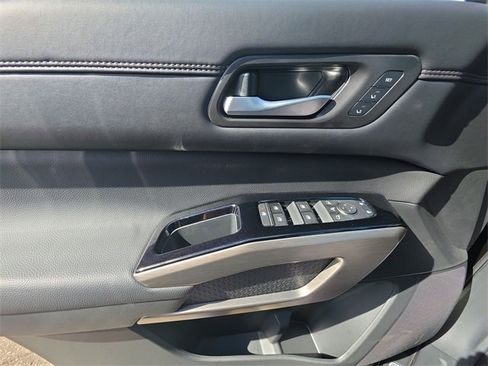 Used 2025 Nissan Pathfinder Platinum w/ Cargo Package image 13