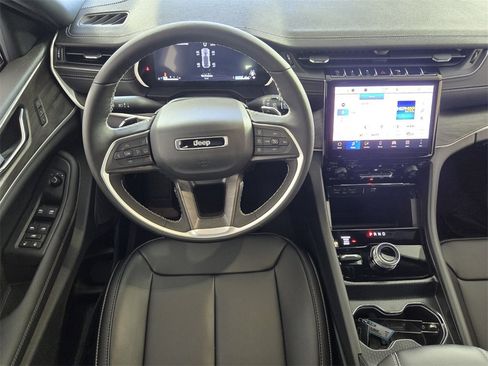 New 2025 Jeep Grand Cherokee Limited image 10