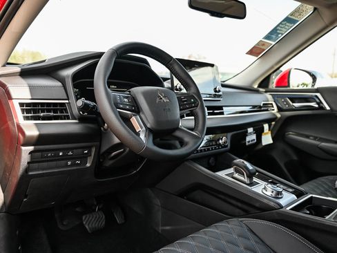 New 2025 Mitsubishi Outlander SEL image 19