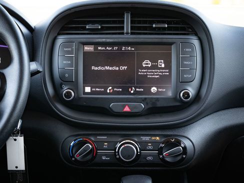 Used 2025 Kia Soul LX w/ LX Technology Package FWD image 28